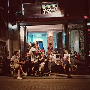  Hostel Yolo